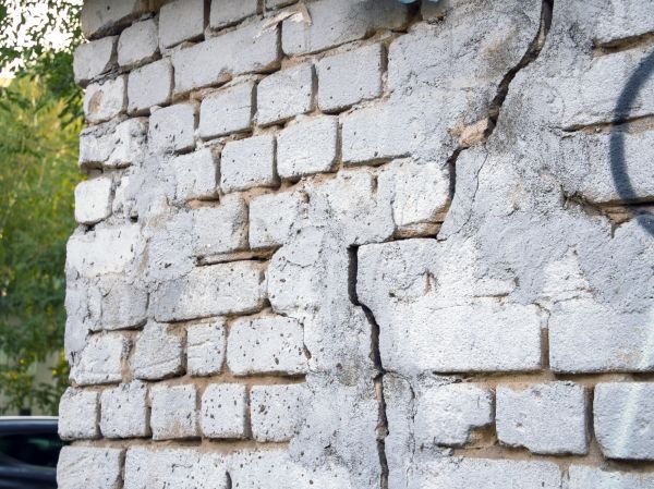 Cracked Brick Wall Repair in Richmond